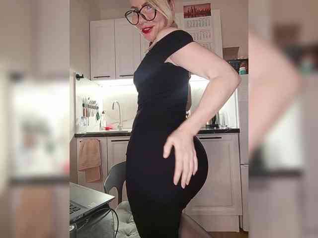 CheapSlutOnline webcam