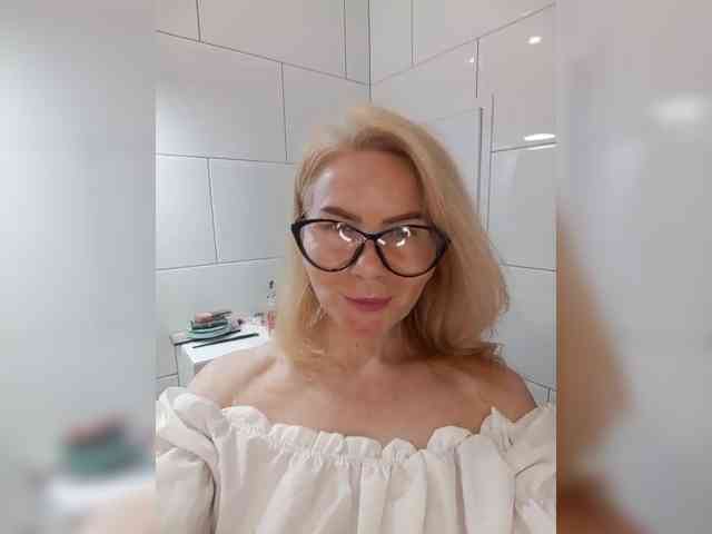 WomenS webcam