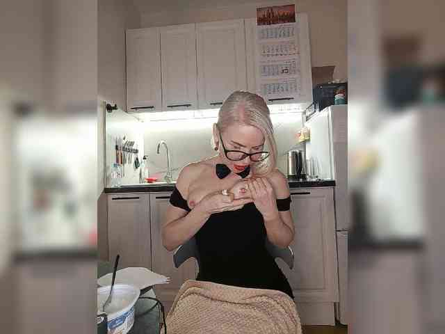 CheapSlutOnline webcam