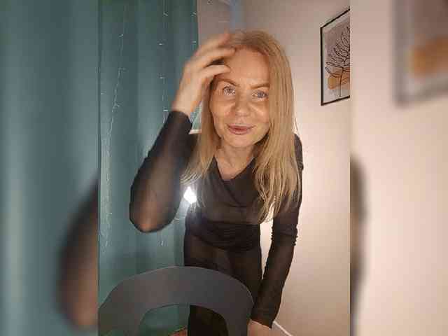 WomenS webcam