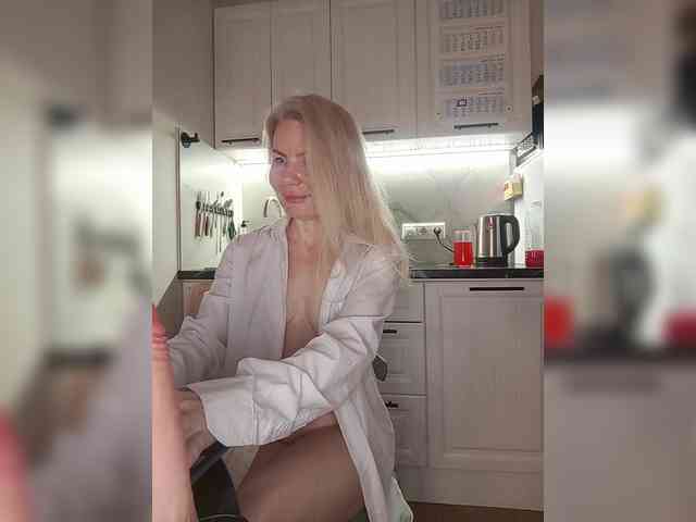 CheapSlutOnline webcam