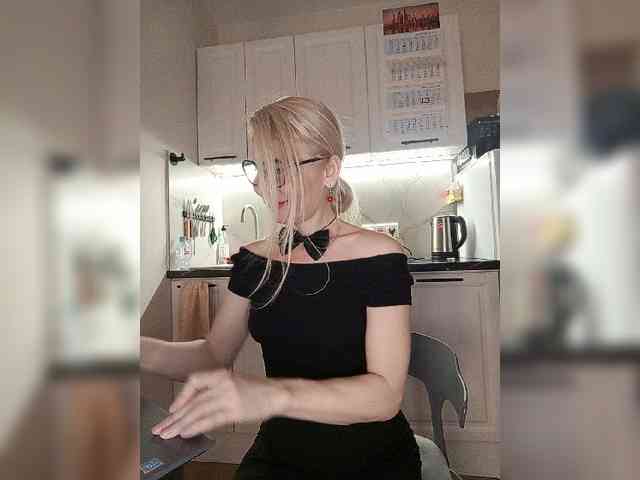 CheapSlutOnline webcam