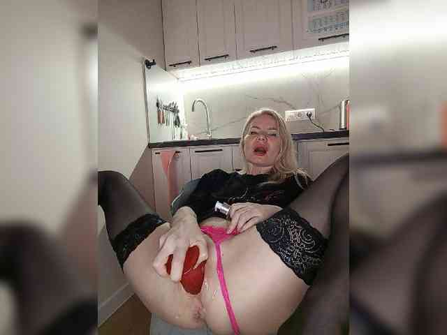 Model: MrMrsLoungeSexBar