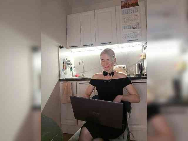 CheapSlutOnline webcam