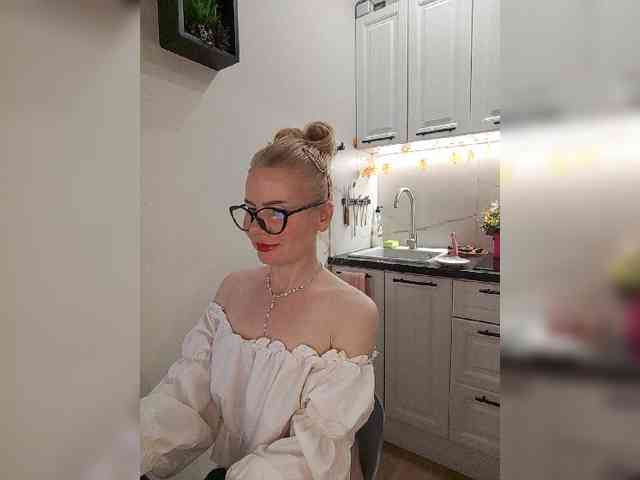 WomenS webcam