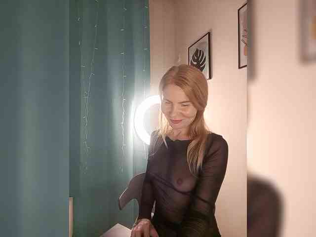 WomenS webcam