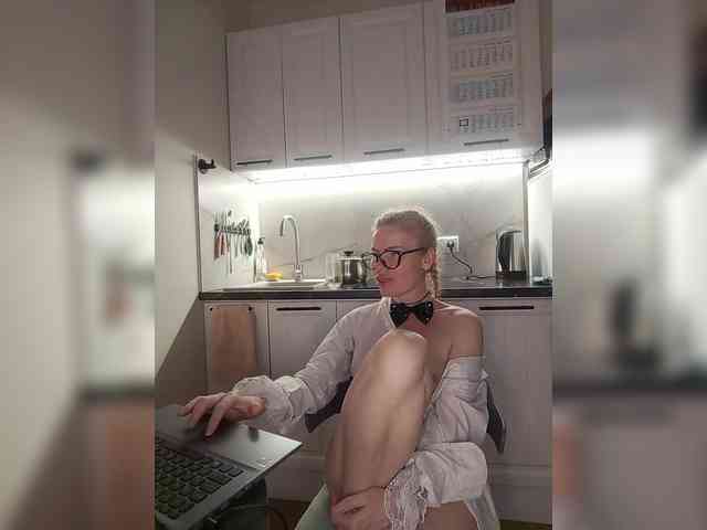 WomenS webcam