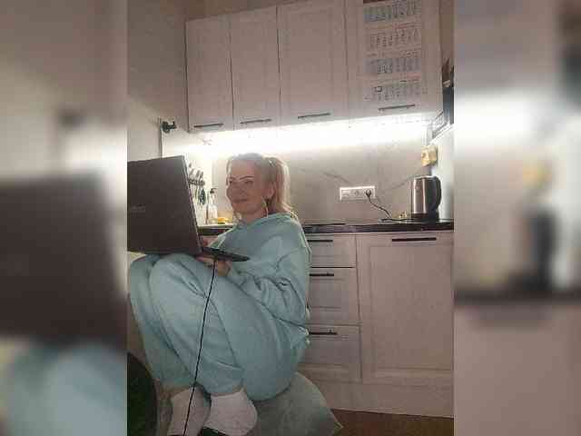 CheapSlutOnline webcam
