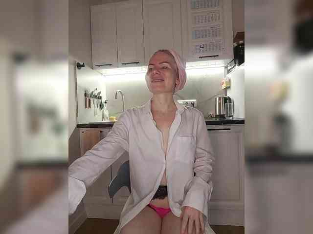 CheapSlutOnline webcam