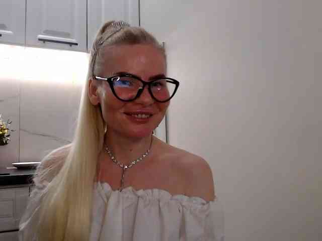 miss-1m's webcam live show
