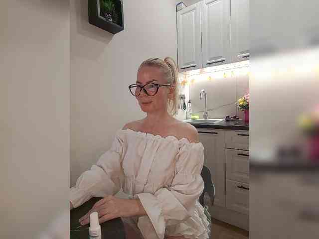 WomenS webcam