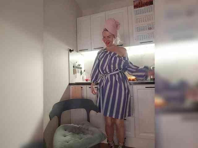 CheapSlutOnline webcam
