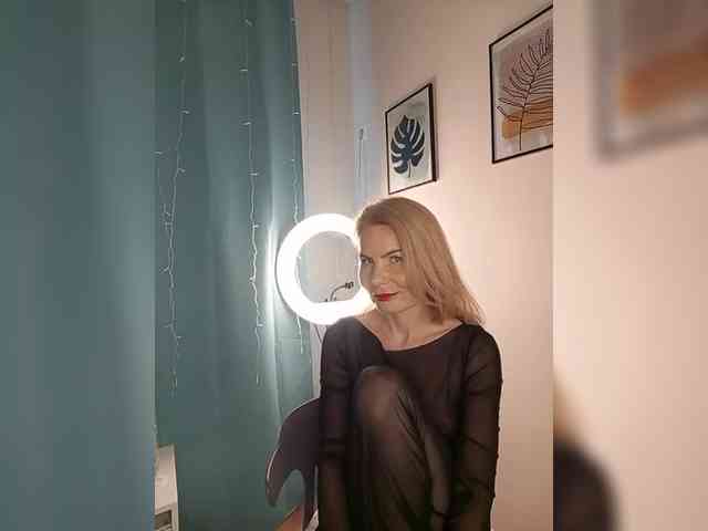 WomenS webcam