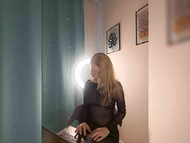 WomenS webcam