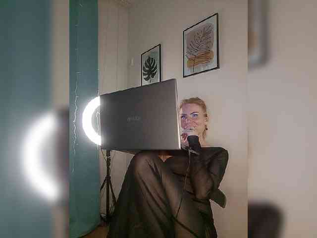 WomenS webcam