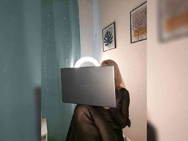 WomenS webcam