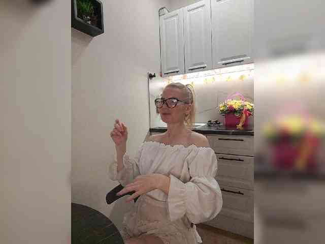 WomenS webcam