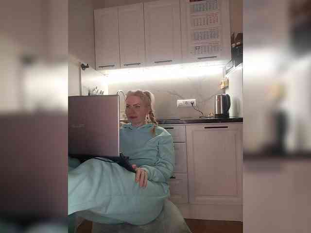 CheapSlutOnline webcam
