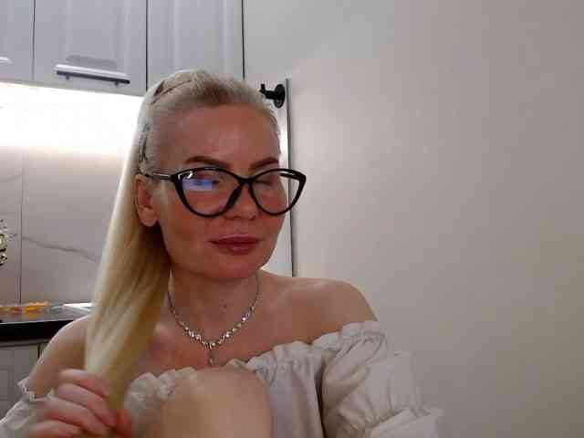 WomenS webcam