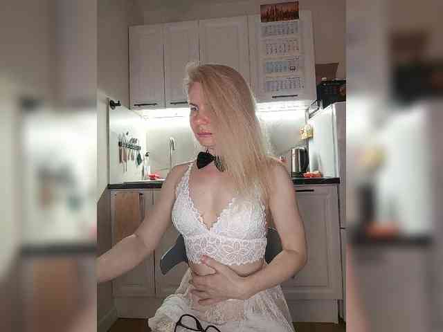 CheapSlutOnline webcam
