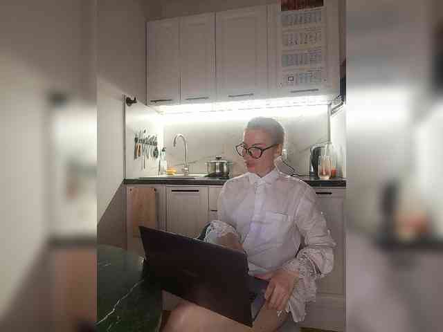 WomenS webcam