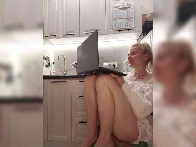 WomenS webcam