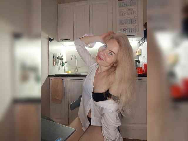 CheapSlutOnline webcam