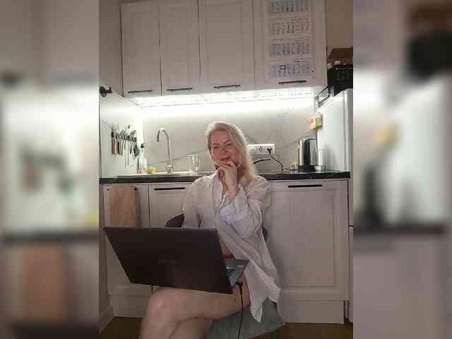 CheapSlutOnline webcam