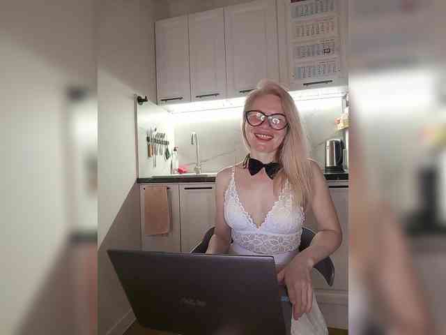 CheapSlutOnline webcam