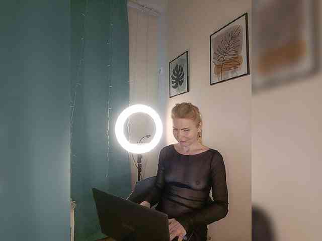 WomenS webcam