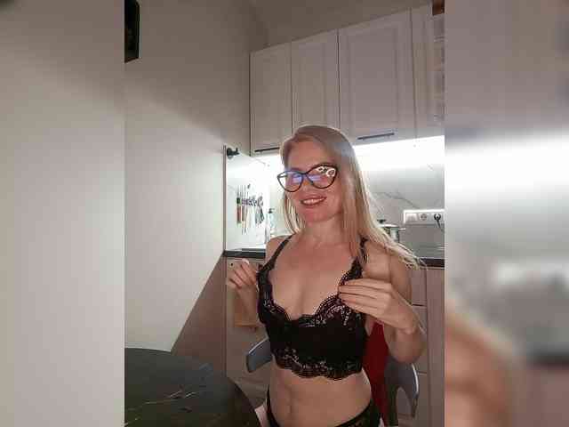 WomenS webcam