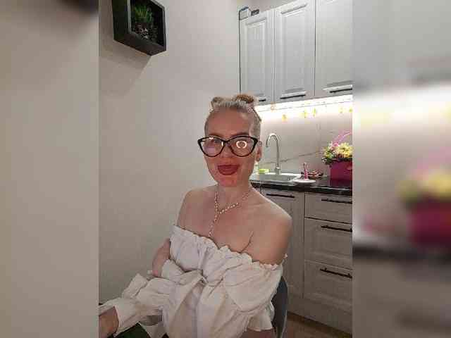 WomenS webcam