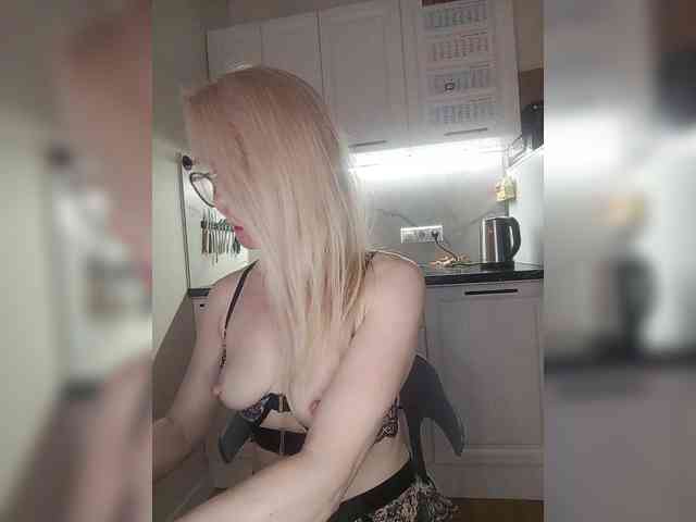 CheapSlutOnline webcam