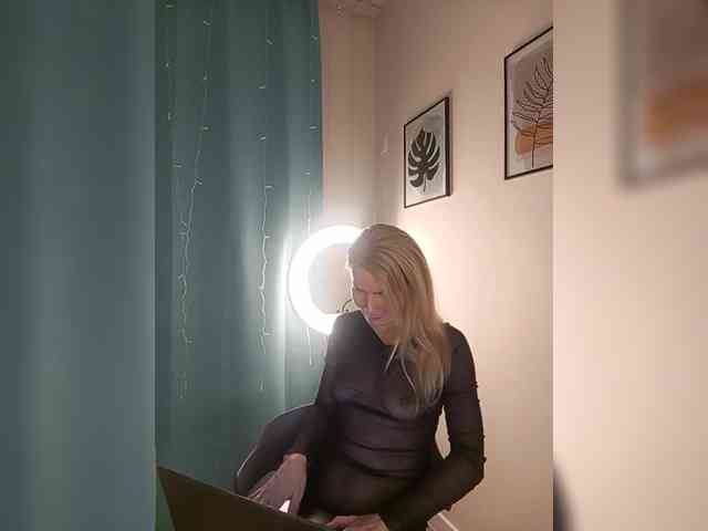 WomenS webcam