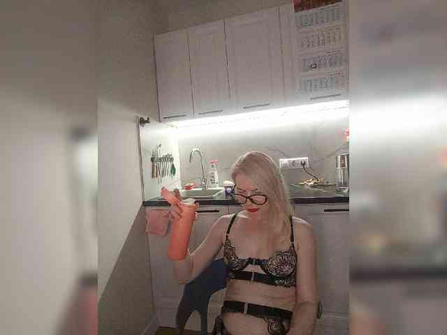 CheapSlutOnline webcam