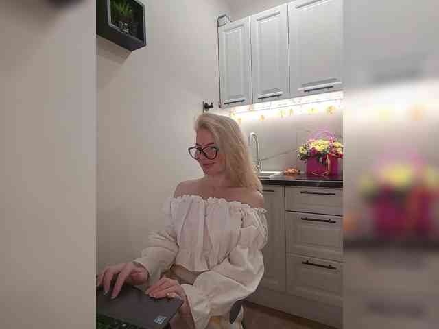 WomenS webcam