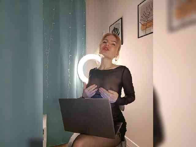 WomenS webcam