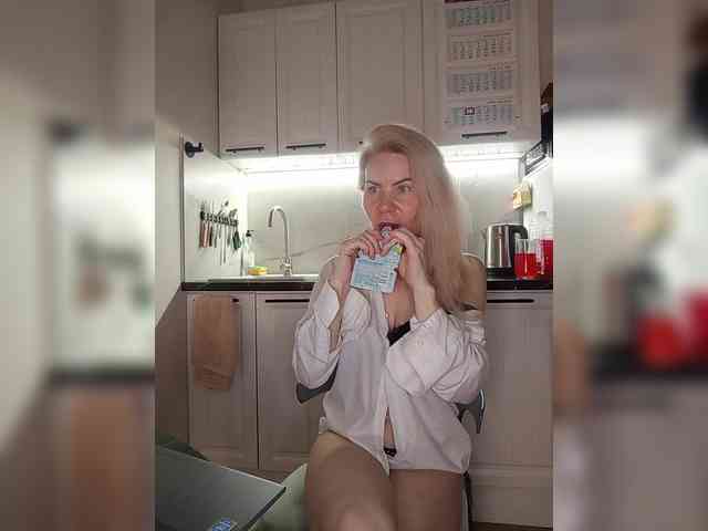 CheapSlutOnline webcam