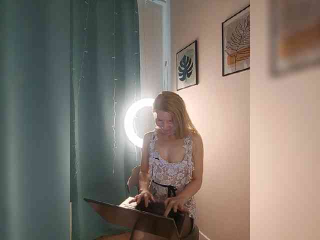 WomenS webcam