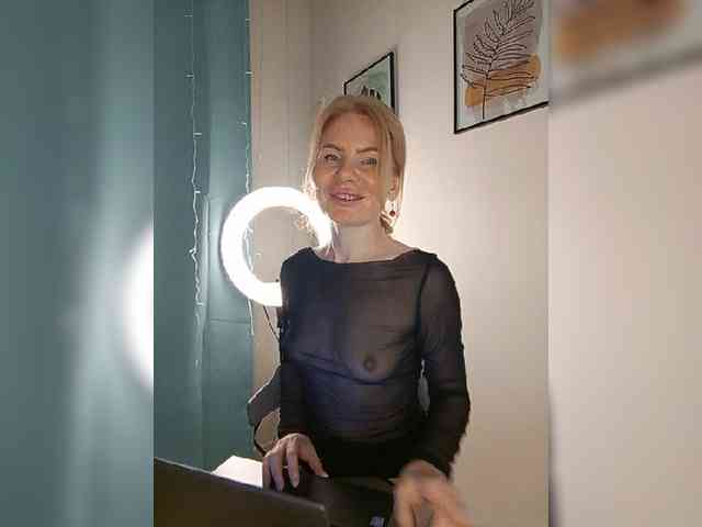 WomenS webcam
