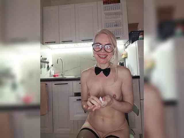 CheapSlutOnline webcam