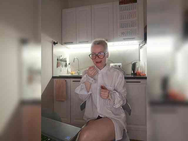 WomenS webcam