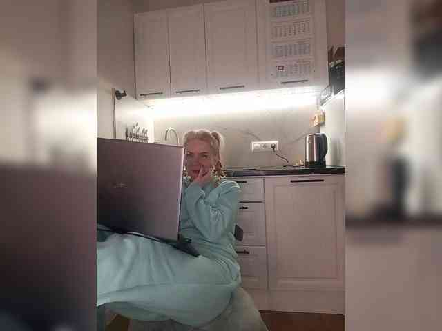 CheapSlutOnline webcam