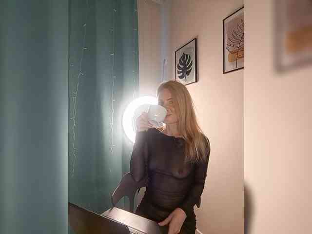 WomenS webcam