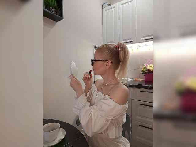 WomenS webcam