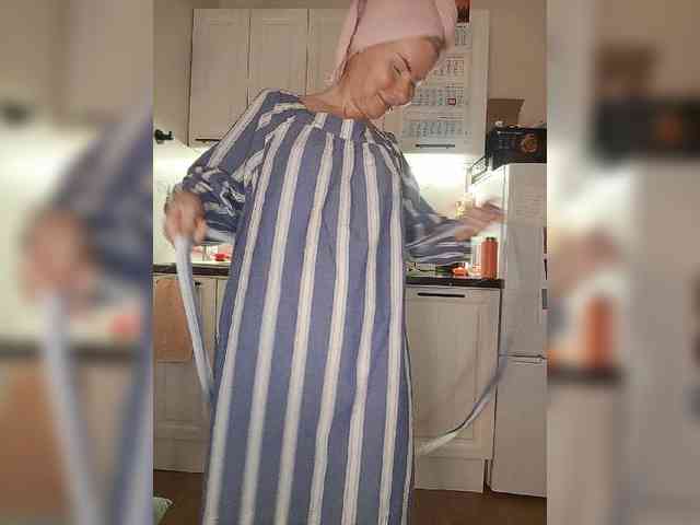 CheapSlutOnline webcam