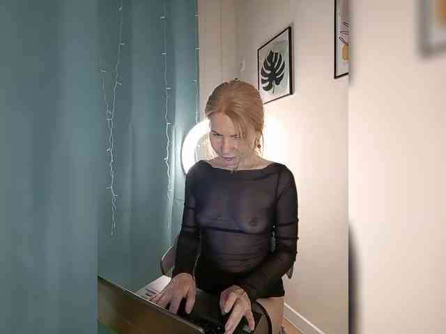 WomenS webcam
