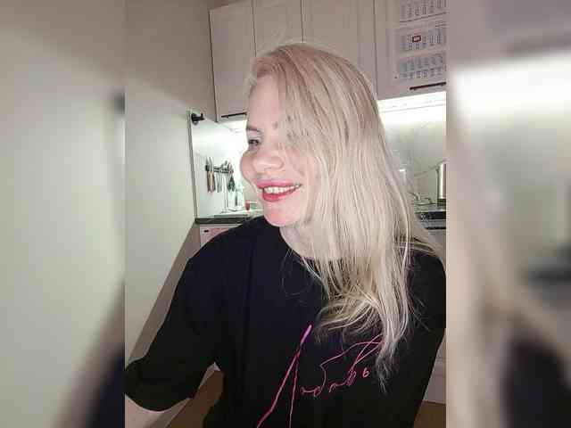 Model: MrMrsLoungeSexBar