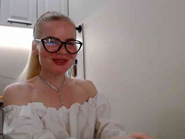 miss-1m's webcam live show