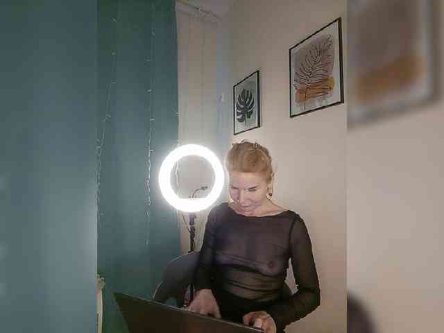 WomenS webcam
